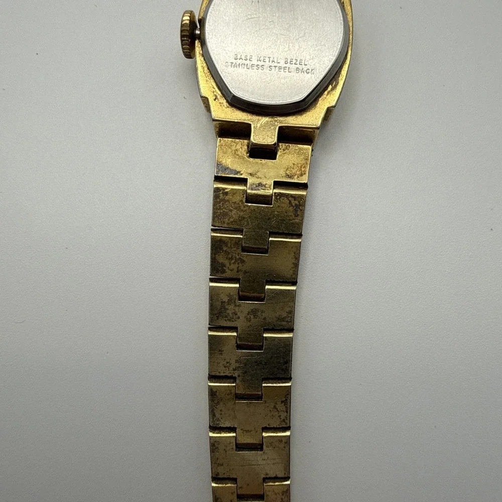 Vintage Timex Mechanical Women's Watch 18mm Gold Tone* Winds, Runs, Keeps Time !